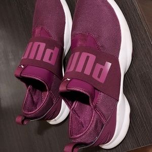 Womens Puma sneakers Sz 8